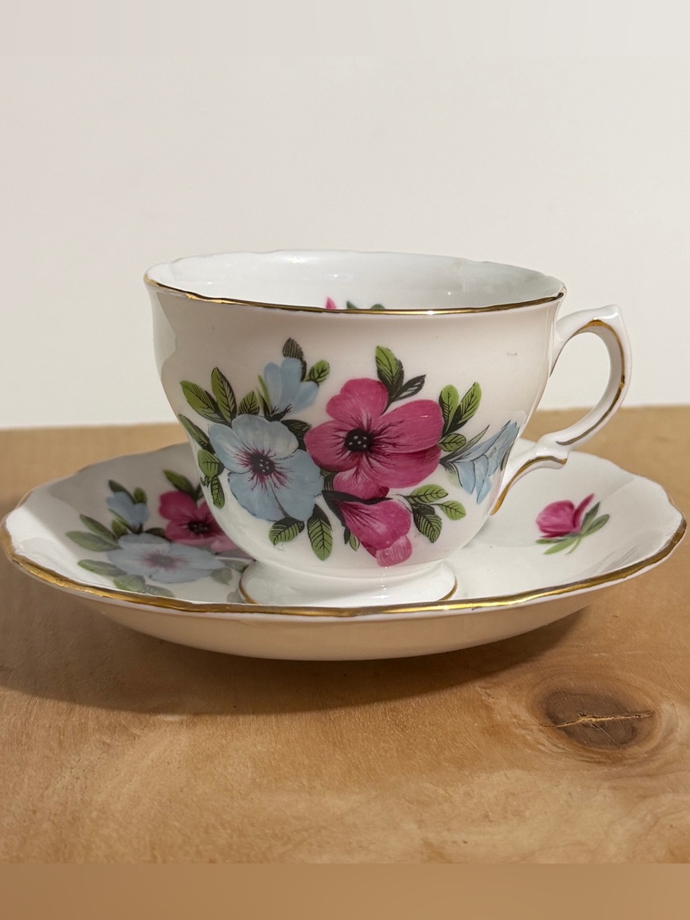 Royal Vale Bone China England Vintage Tea Cup and Saucer Floral Design